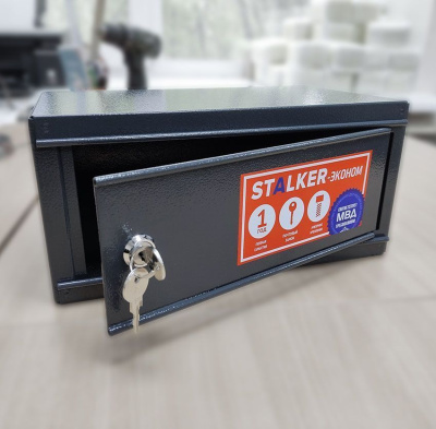 Сейф Stalker-эконом ПШ-3 (фото), внешние размеры: 140x300x190 мм., толщина двери: 2,5 мм., толщина корпуса: 1,5 мм.