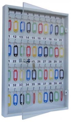 Ключница с прозрачной дверцей КЛС-40 (фото), внешние размеры: 500х355х40 мм., кол-во ключей: 40 шт., цвет: Светло-серый структурированный.